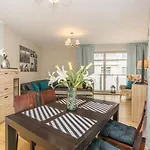 Lejlighed Glow Apartments, Marina