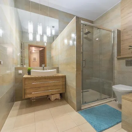 Glow Apartments, Marina *