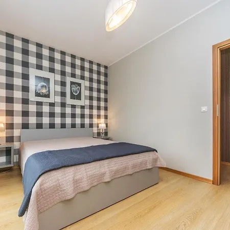 Glow Apartments, Marina