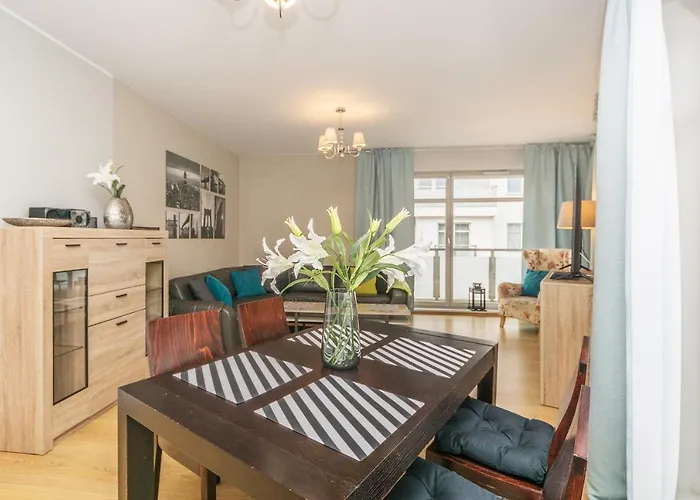 Daire Glow Apartments, Marina